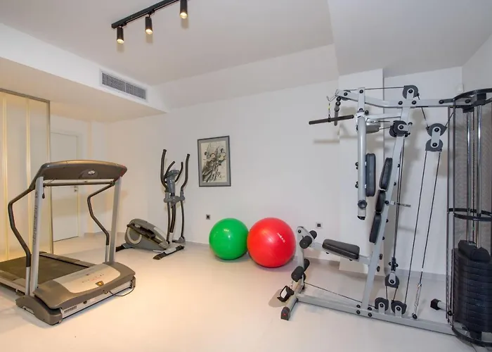 Night Flower Villa Hriszí Aktí Haniá