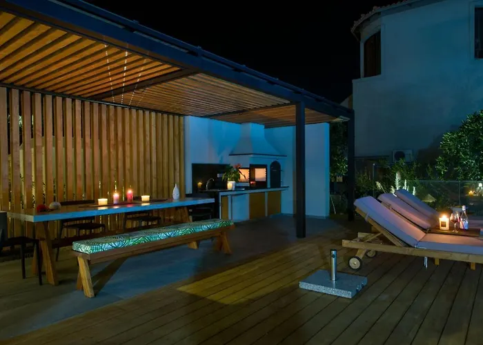 Night Flower * Hriszí Aktí Haniá