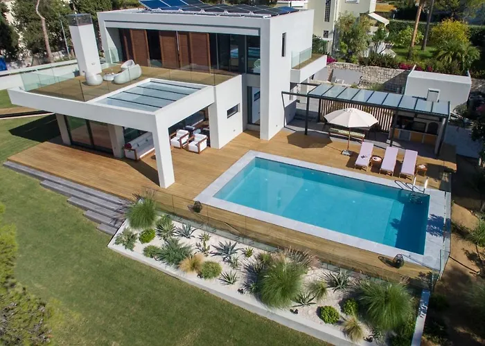 Night Flower Hriszí Aktí Haniá