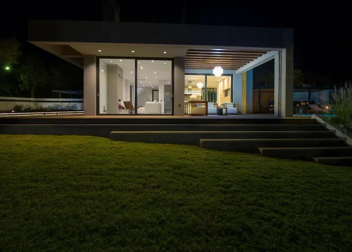 Night Flower Hriszí Aktí Haniá