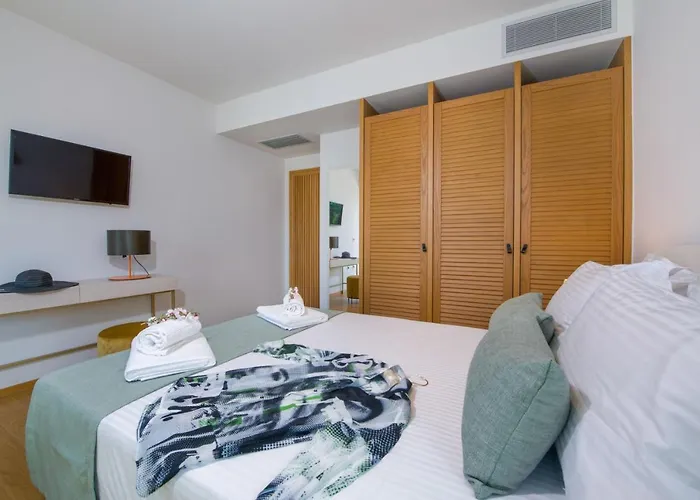 Night Flower Chania (Crete)